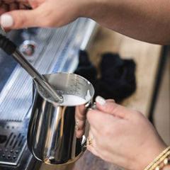 20oz. Steaming Pitcher & Thermometer Combo